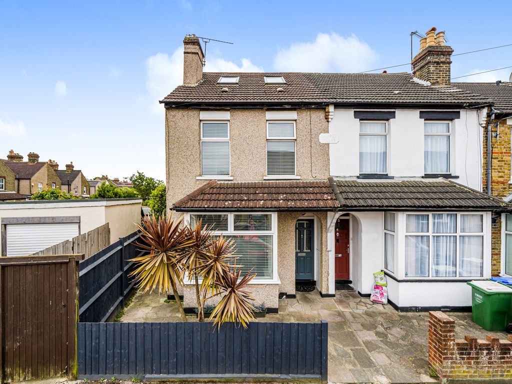 4 bed end terrace house for sale in Rowan Road, Bexleyheath, Kent DA7