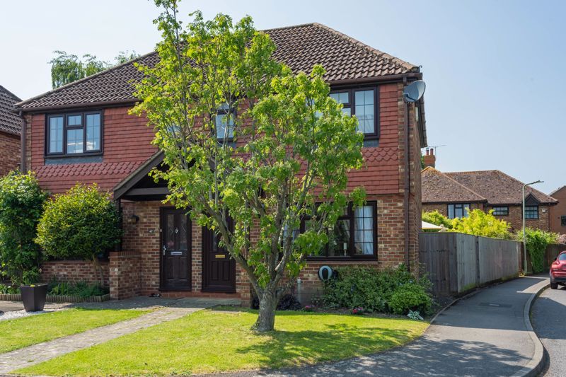 3 bed semidetached house for sale in Midwinter Avenue, Milton