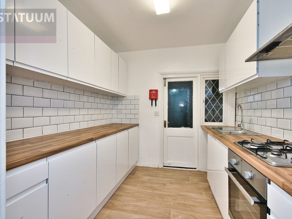 4 bed terraced house to rent in Coventry Road, Newbury Park, Ilford