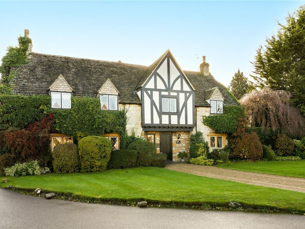 5 bed detached house for sale in Tredington, ShipstonOnStour