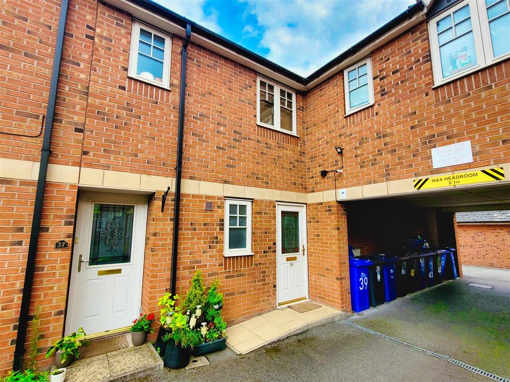 2 bed flat for sale in Caroline Court, BurtonOnTrent DE14 Zoopla