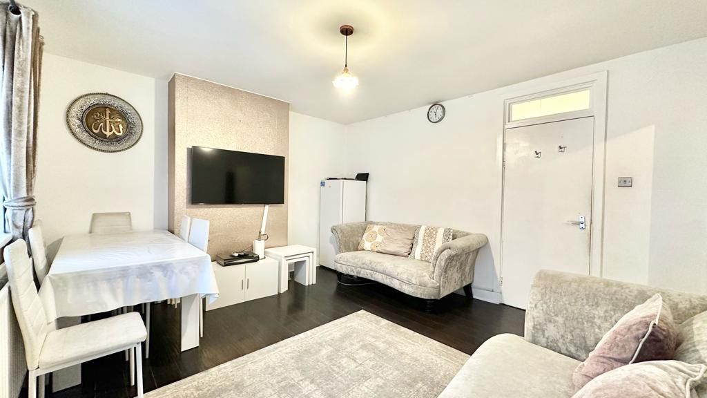 3 bed flat for sale in Padstow House, Three Colt Street, London E14, £