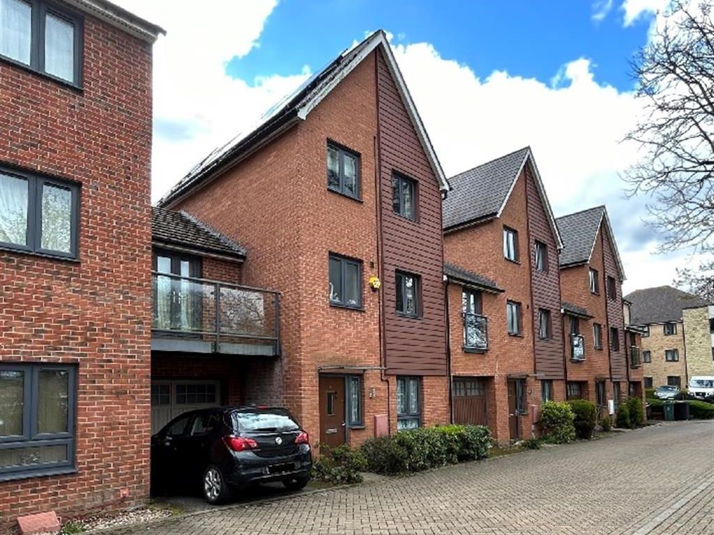 5 bed linkdetached house for sale in Ruskin Grove, Maidstone, Kent ME15 Zoopla