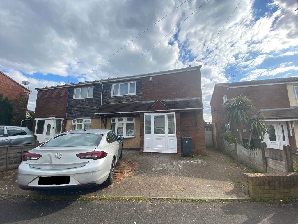 3 bed property to rent in Bromfield Crescent, Wednesbury WS10, £1,150
