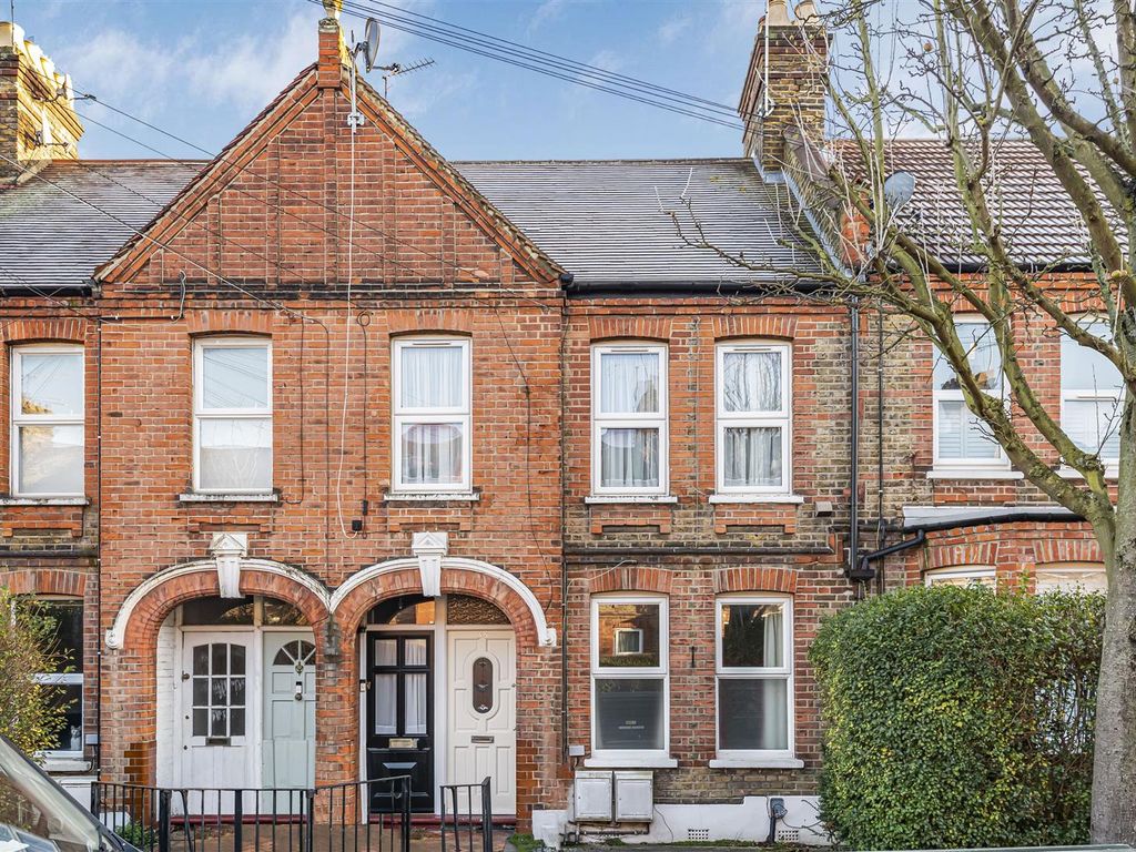 2 bed to rent in Diana Road, Walthamstow, London E17, £1,750