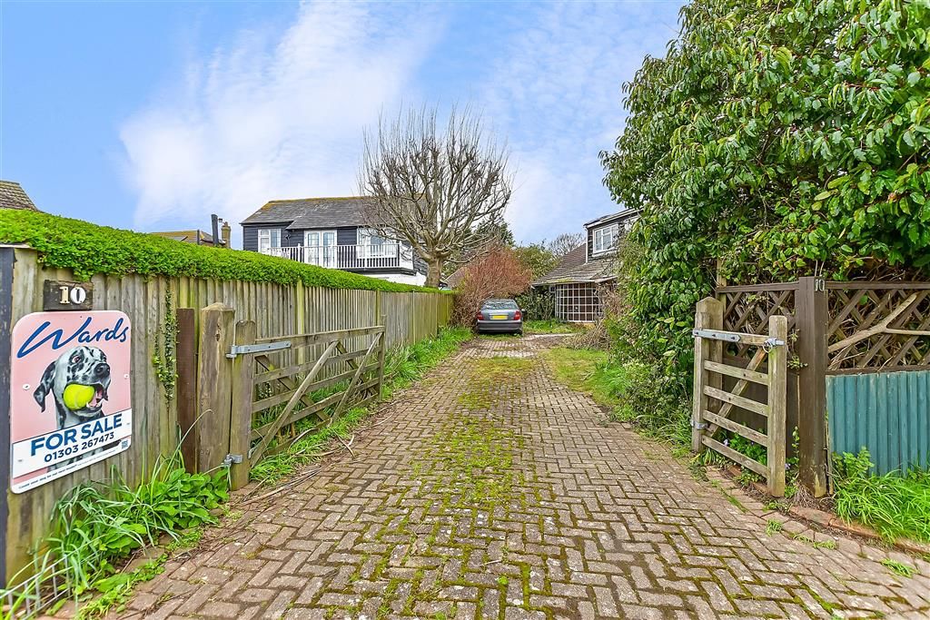 3 bed chalet for sale in The Oval, Dymchurch, Romney Marsh, Kent TN29