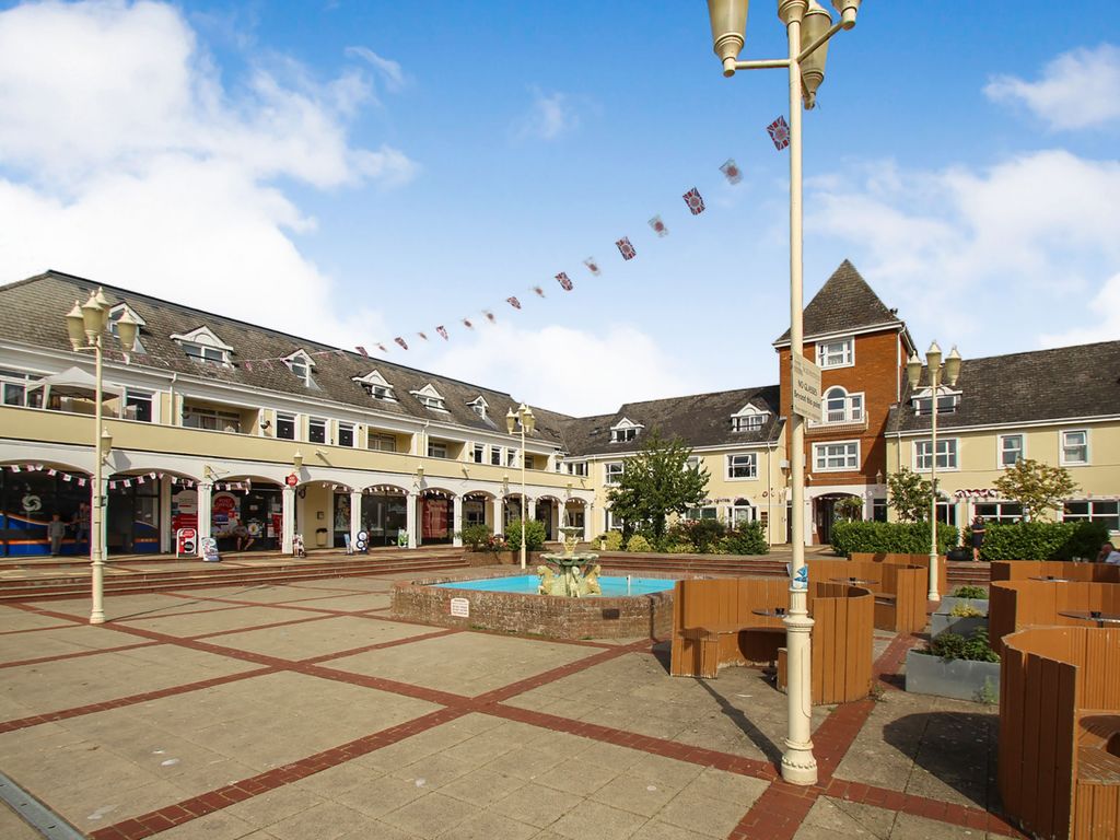 2 bed flat for sale in Lakeside, Watermead, Aylesbury HP19, £200,000