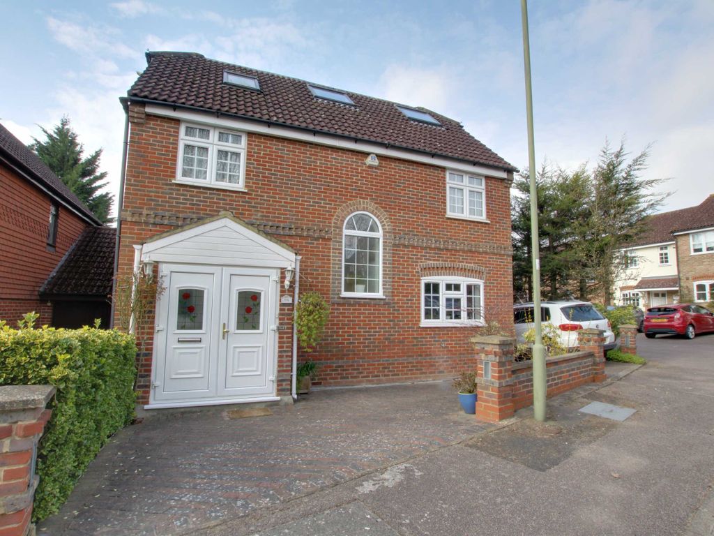 5 bed detached house for sale in Cheriton Close, Cockfosters