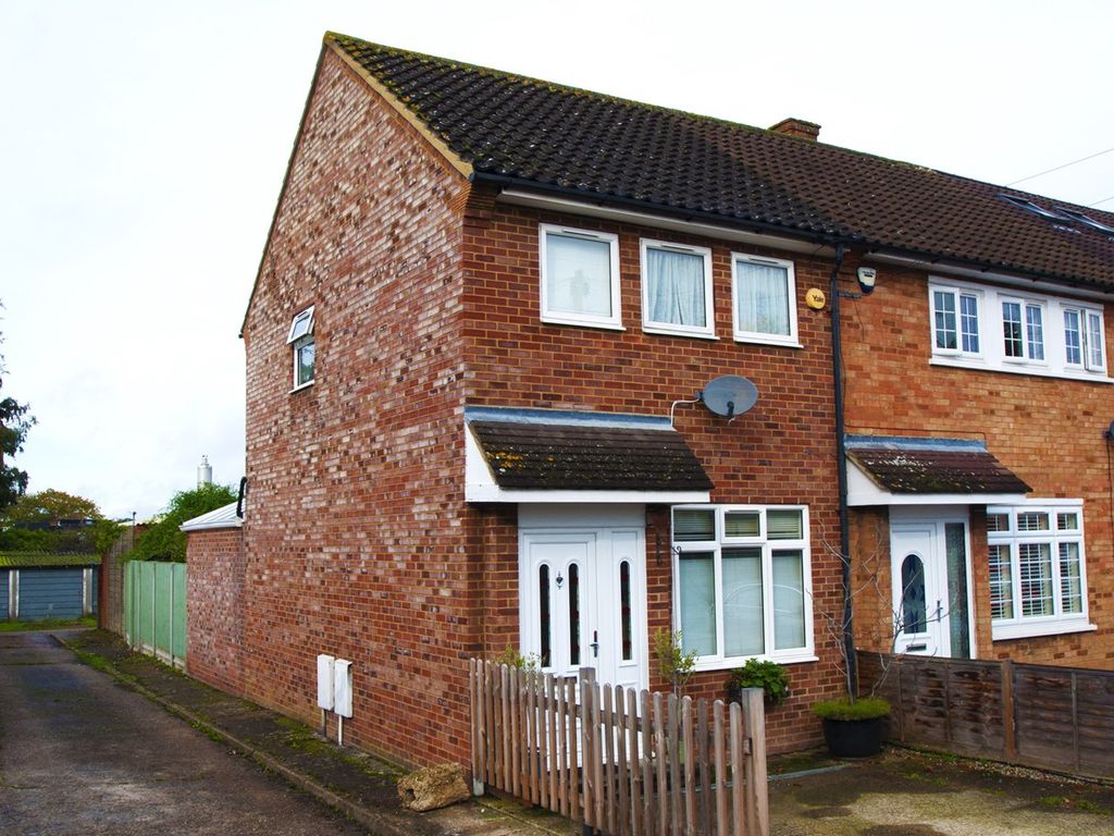 2 bed end terrace house for sale in Gosling Road, Slough SL3, £400,000