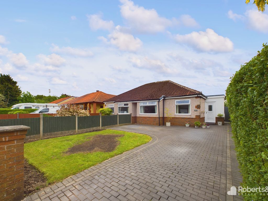 3 bed semidetached bungalow for sale in Hall Lane, Longton, Preston
