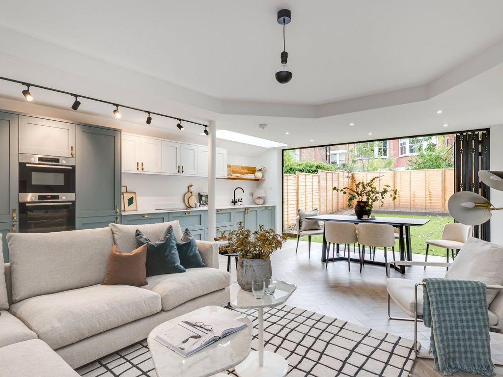 2 bed flat for sale in Rosebery Gardens, Crouch End, London N8, £