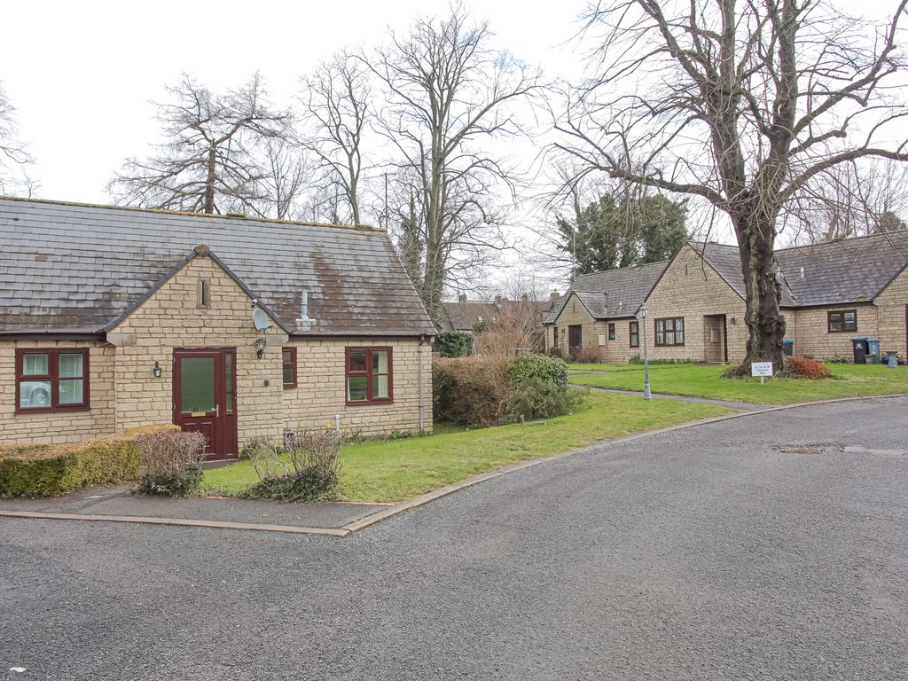 2 bed bungalow for sale in Shepard Way, Chipping Norton OX7 Zoopla