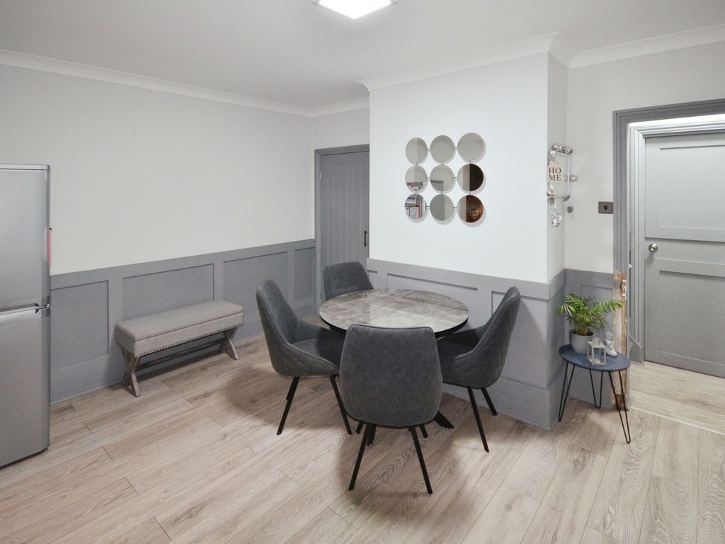 3 bed semidetached house to rent in Bath Road, Slough SL1, £2,200 pcm