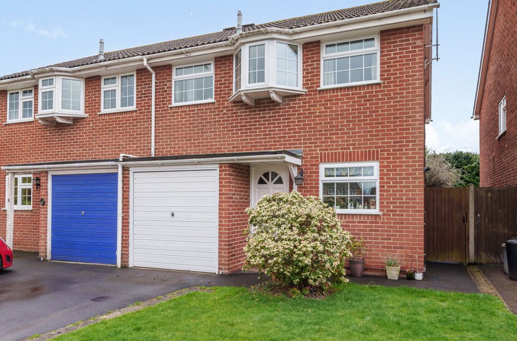 3 bed semidetached house for sale in Eastbury Park, Winnersh