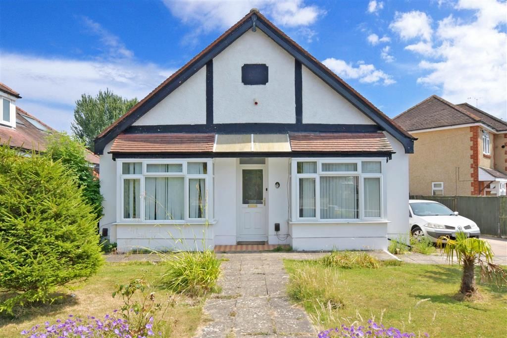 3 bed detached bungalow for sale in Queens Grove, Waterlooville