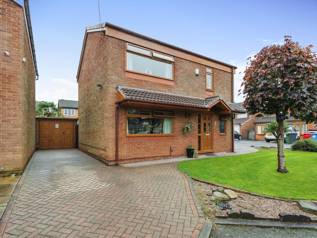 4 bed detached house for sale in Broomfields, Denton, Manchester