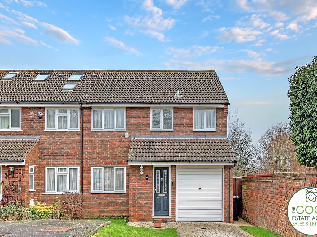 4 bed semidetached house for sale in Deacon Way, Woodford Green IG8, £