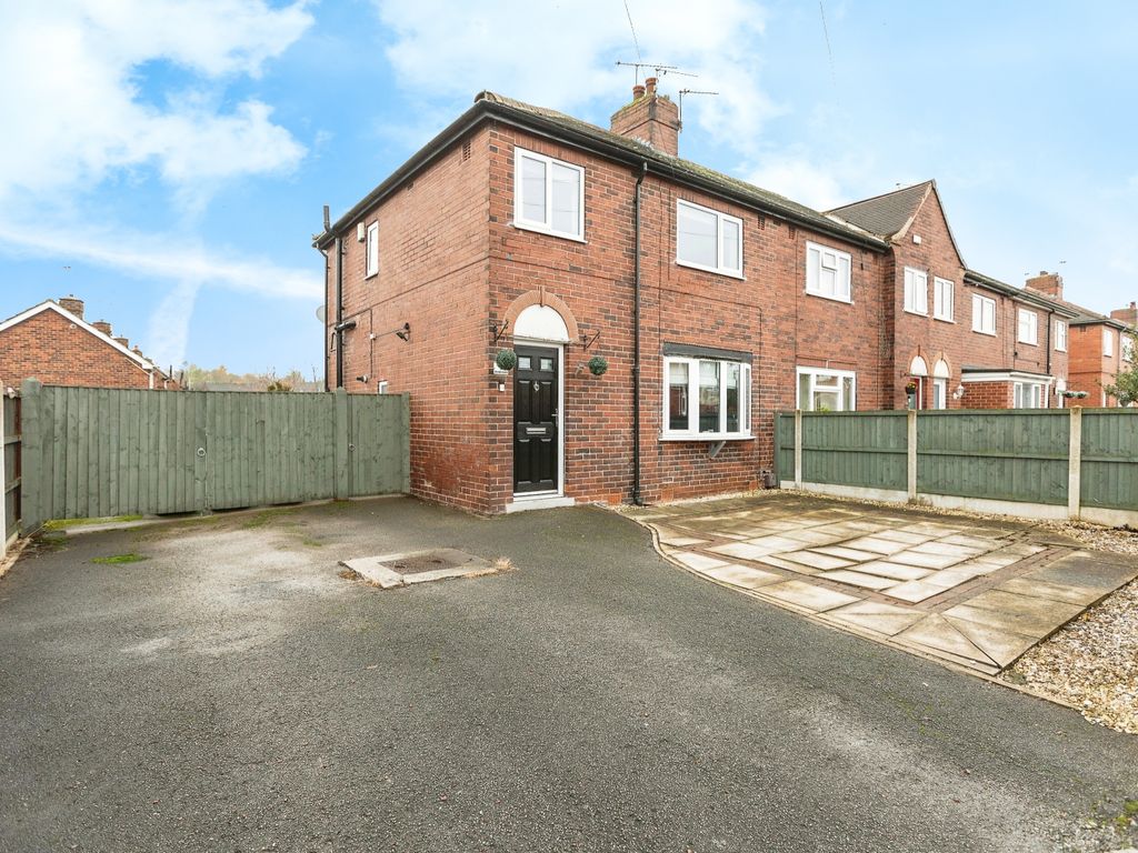 3 bed end terrace house for sale in Pinders Garth, Knottingley WF11, £