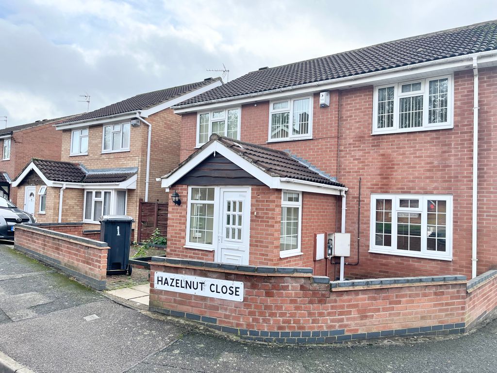 5 bed detached house to rent in Hazelnut Close, Evington, Leicester LE5