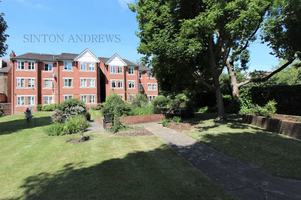 Bampton Court, 33 - 35 Blakesley Avenue, Ealing W5