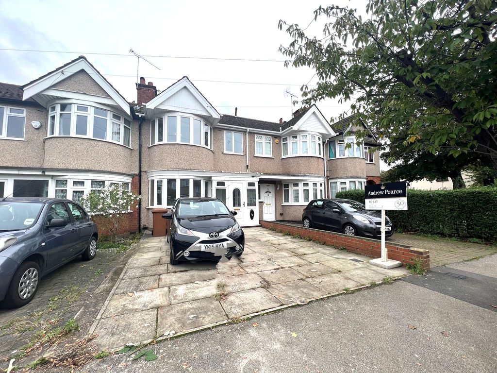 4 bed terraced house to rent in Ravenswood Crescent, Harrow HA2, £2,600