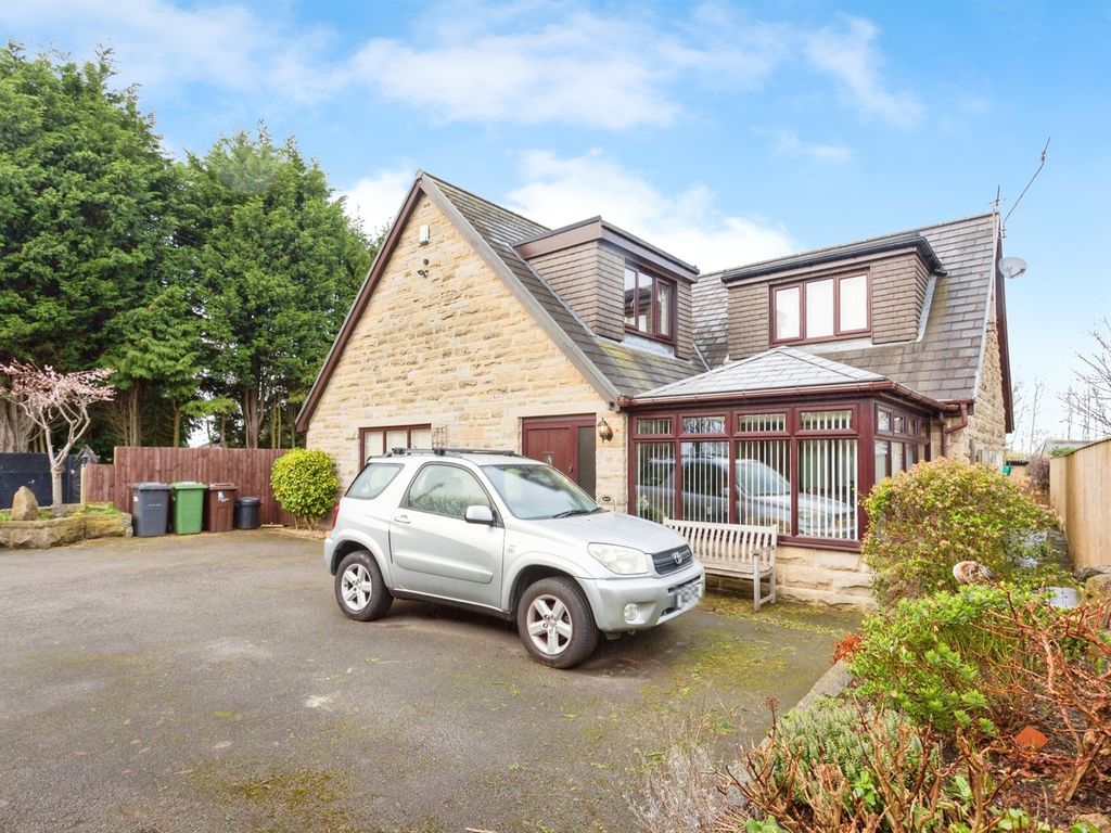 4 bed detached house for sale in Bunkers Lane, Batley WF17, £325,000