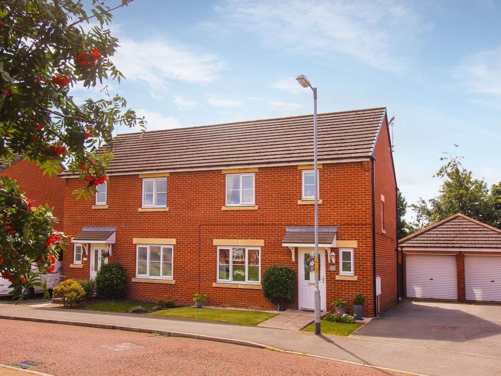 3 bed semidetached house for sale in Hownham Close, Seaton Delaval