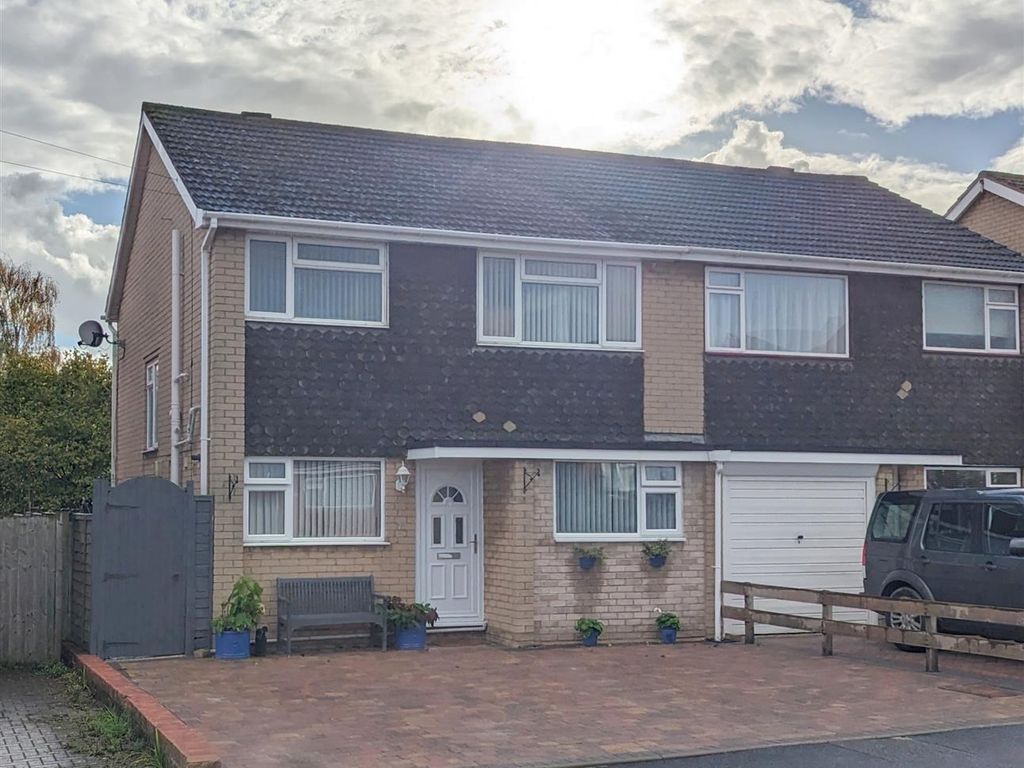 3 bed semidetached house for sale in Arosa Drive, Malvern WR14, £