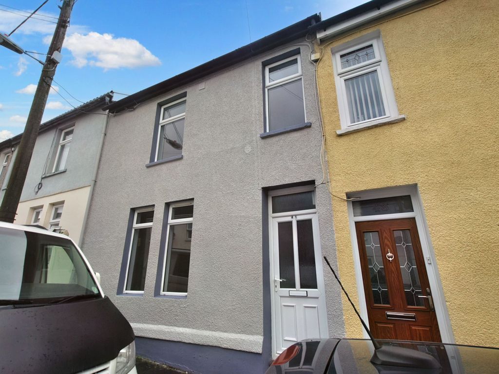 3 bed terraced house for sale in Francis Street, Fleur De Lis