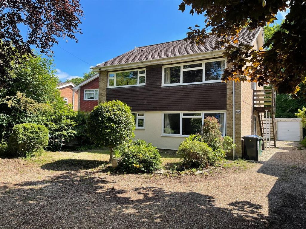 3 bed to rent in Aldershot Road, Fleet GU51 Zoopla