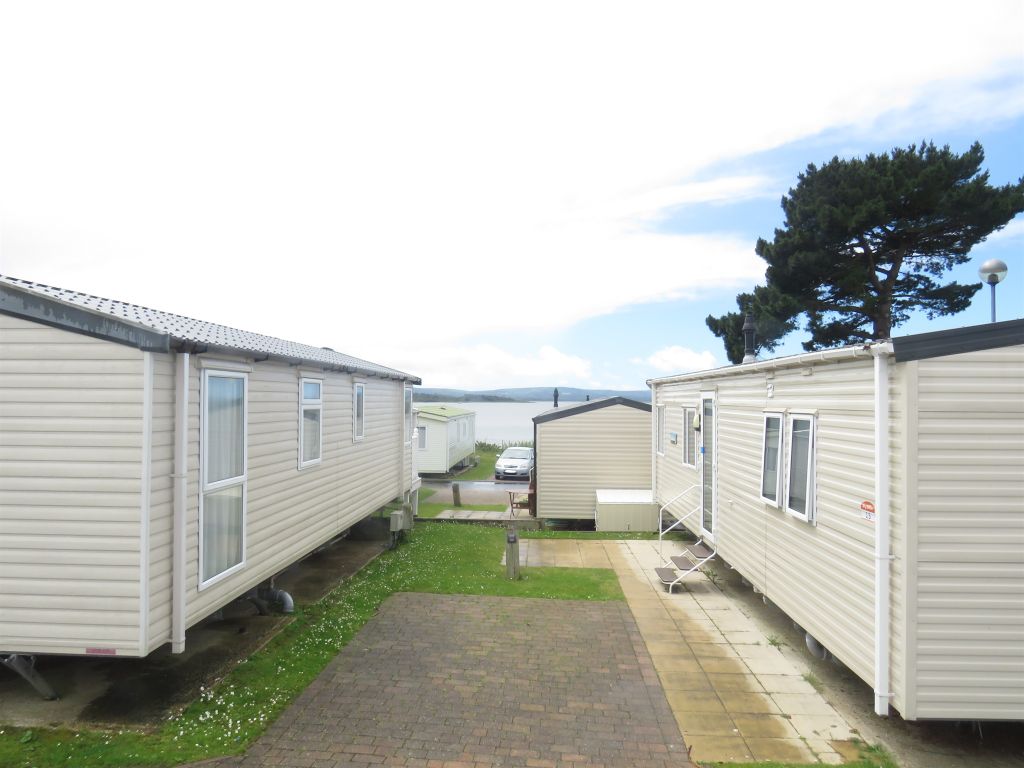 2 bed mobile/park home for sale in Napier Road, Hamworthy, Poole BH15