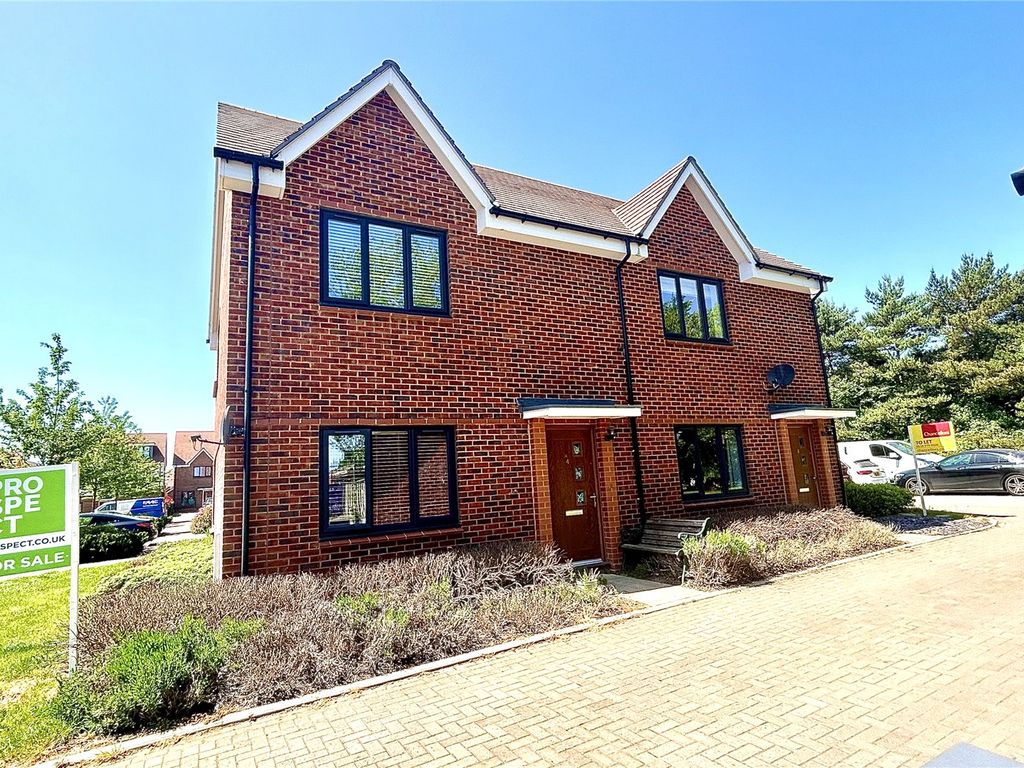 2 bed for sale in Weaver Avenue, Arborfield Green, Reading