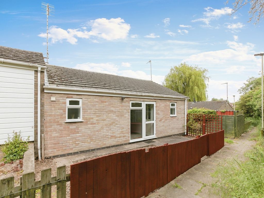 1 bed semidetached bungalow for sale in Piper Close, Leicester LE3