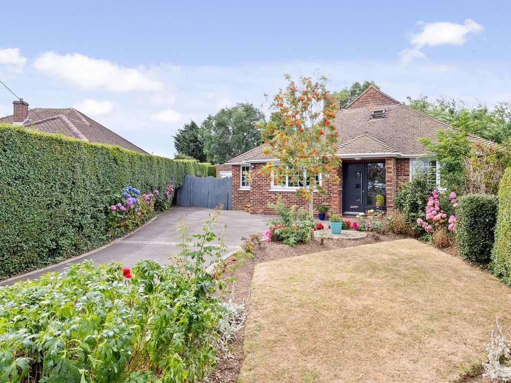 4 bed detached bungalow for sale in Albert Road, Capel Le Ferne