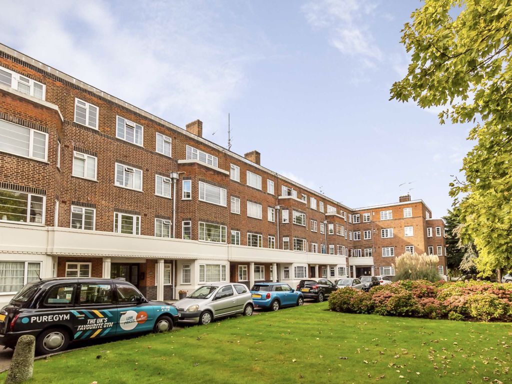 2 bed flat to rent in Sheen Court, Richmond TW10 Zoopla
