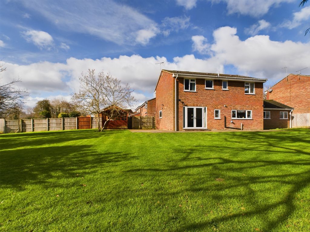 4 bed detached house for sale in Hawkesbury Drive, Calcot, Reading RG31