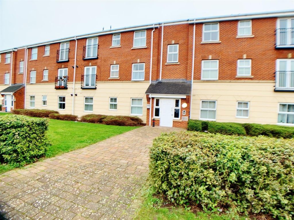 2 bed flat to rent in Blakely Court, Daimler Green, Coventry CV6, £850