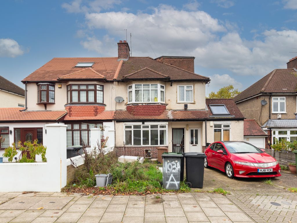 3 bed flat for sale in Horncastle Road, London SE12, £180,000 Zoopla