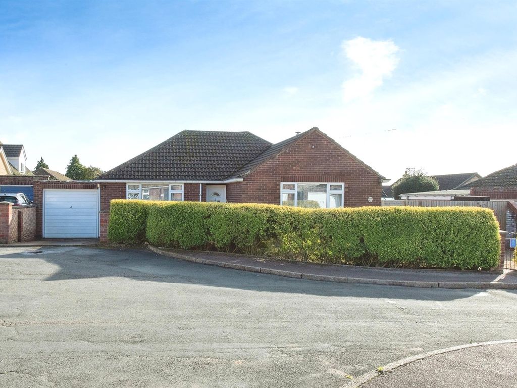 3 bed detached bungalow for sale in Warren Close, Lakenheath, Brandon