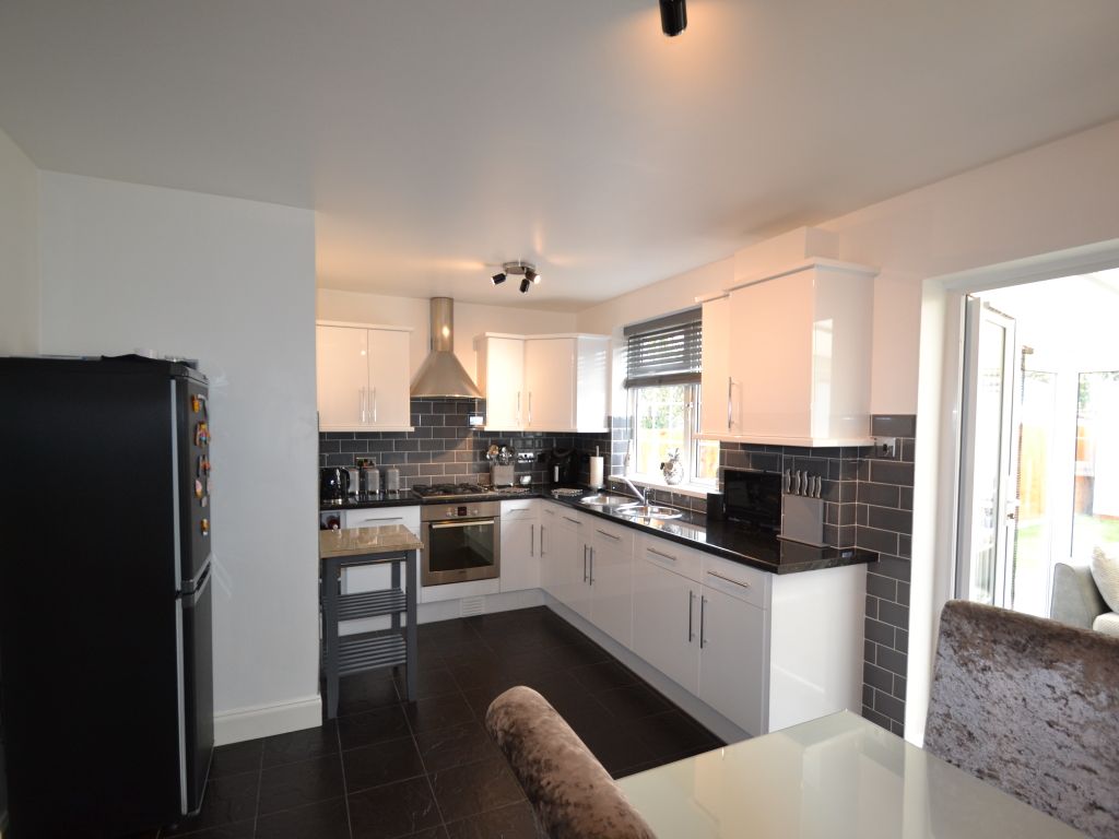 3 bed terraced house for sale in Heathway, Dagenham RM9 Zoopla