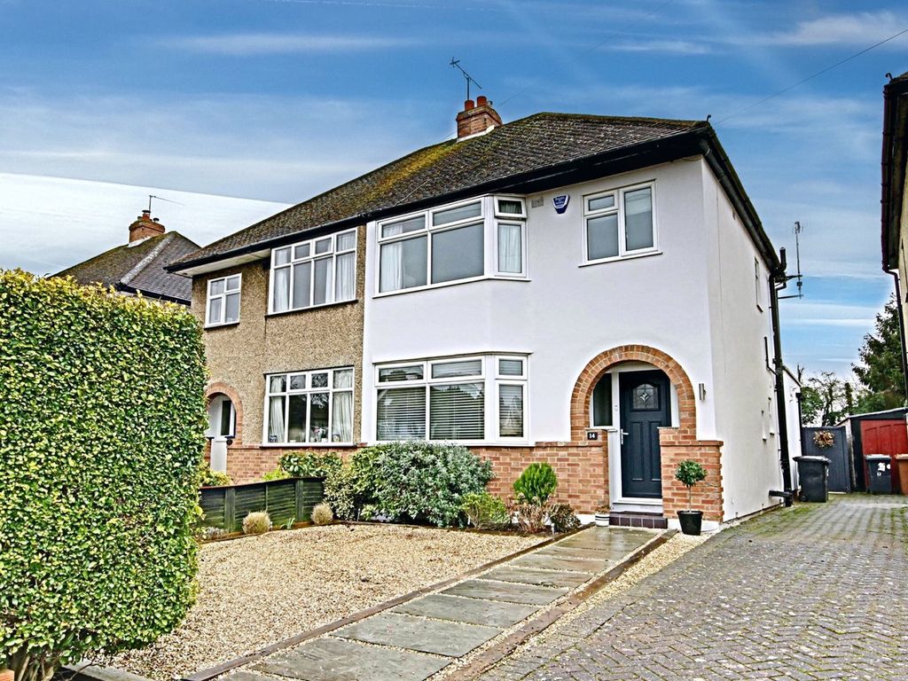 3 bed semidetached house for sale in Hertfordshire, Stortford