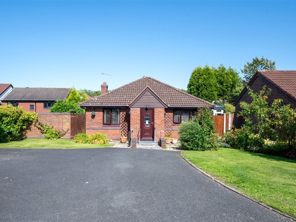 3 bed bungalow for sale in Grasmere Close, Priorslee, Telford