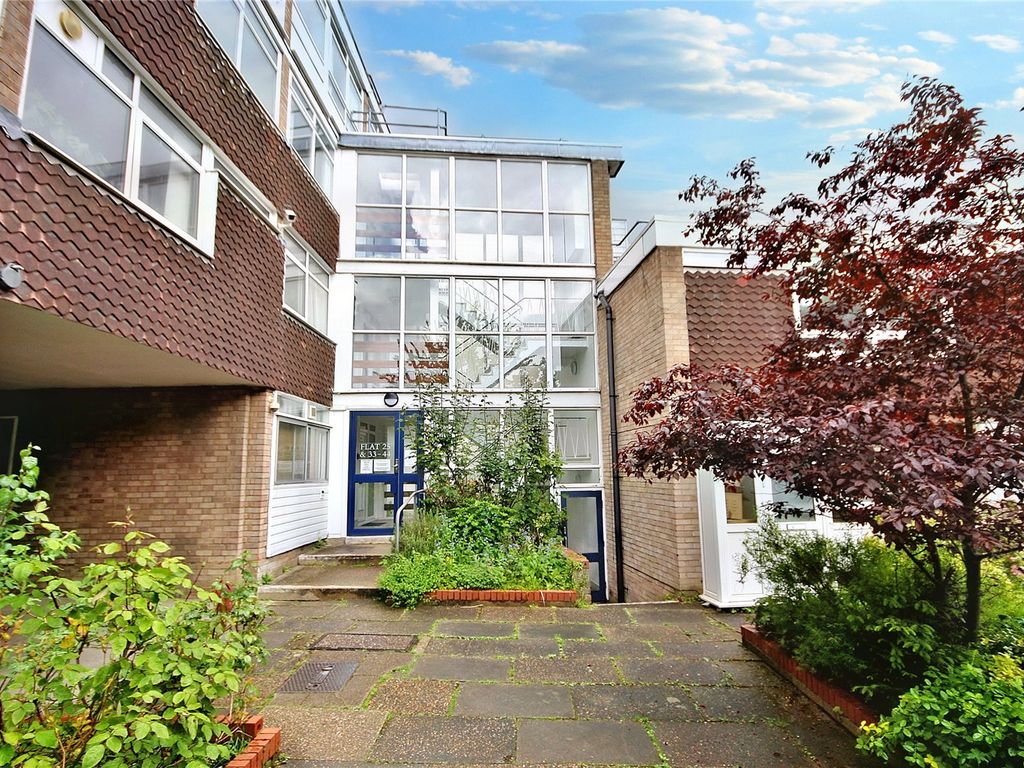 2 bed flat for sale in Hill View Court, Woking, Surrey GU22 Zoopla
