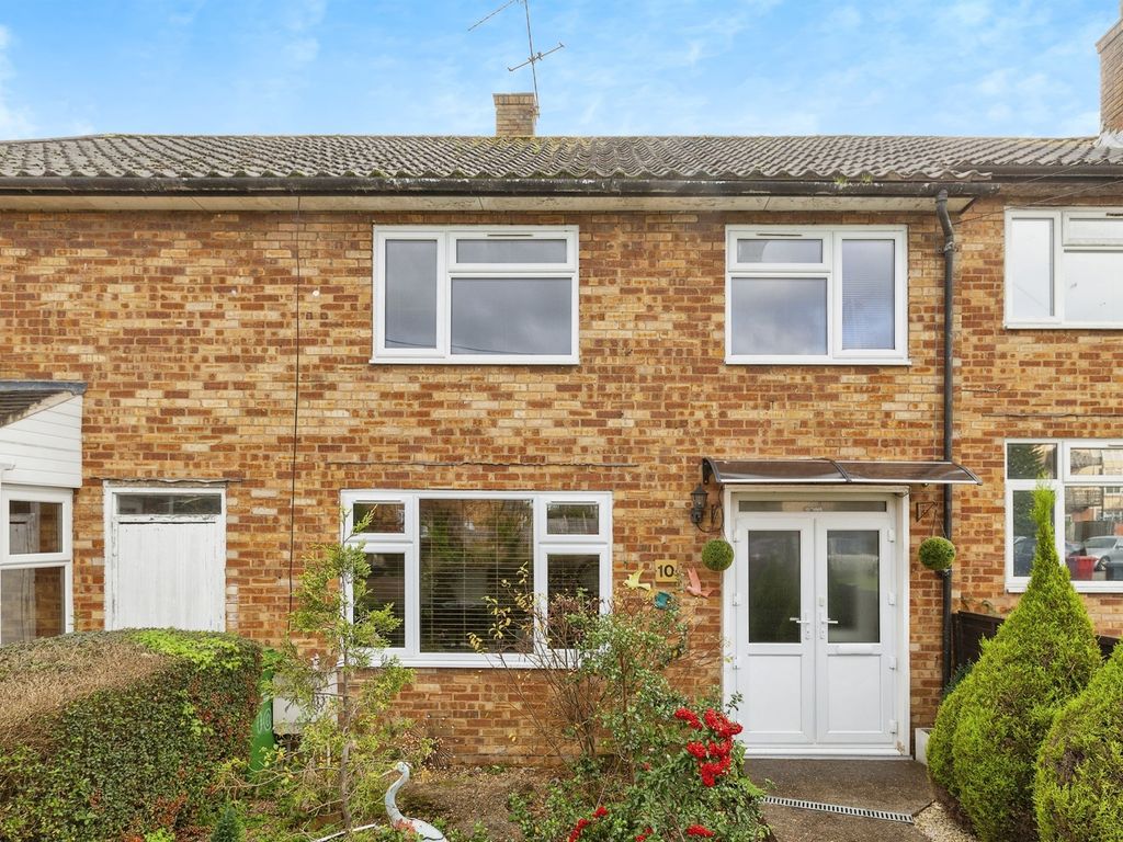 3 bed terraced house for sale in Bromycroft Road, Slough SL2, £400,000