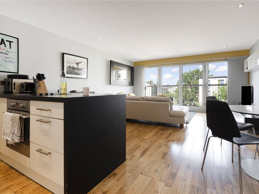 2 bed flat for sale in Great Dovehill, Glasgow G1, £195,000 - Zoopla