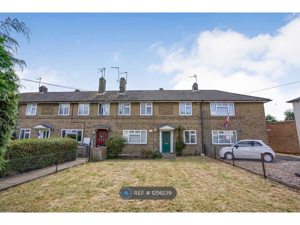 2 bed to rent in Whitethorn Avenue, West Drayton UB7, £2,000