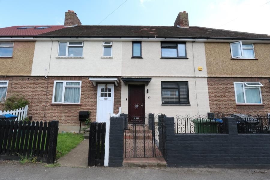 3 bed property to rent in Gladstone Road, Surbiton KT6, £2,200 pcm Zoopla