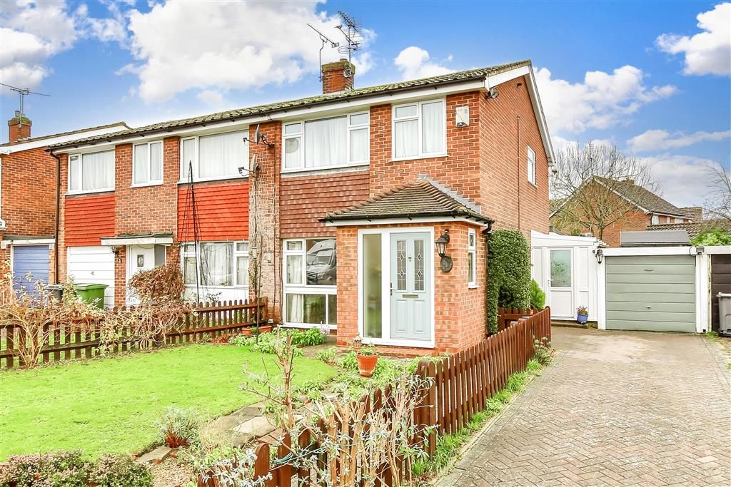3 bed semidetached house for sale in North Down, Staplehurst