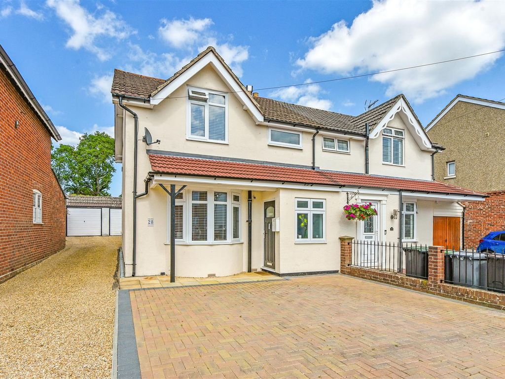 3 bed semidetached house for sale in Silvester Road, Cowplain