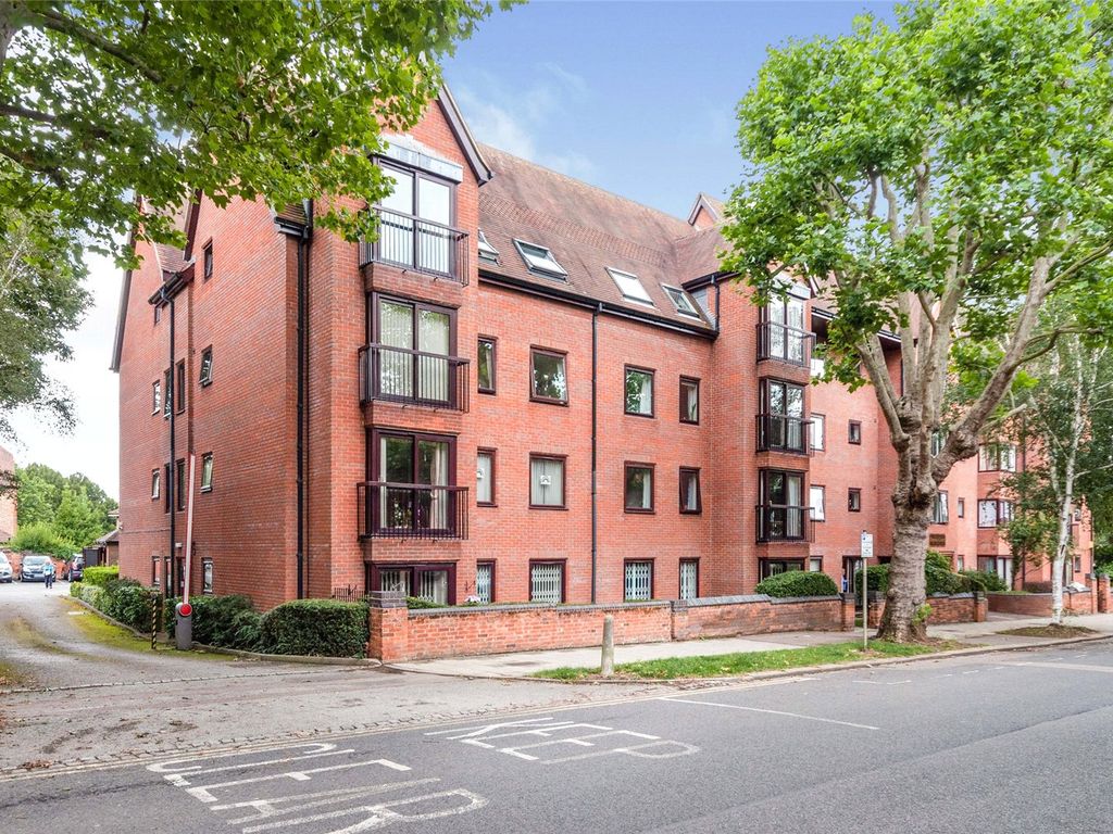 2 bed flat for sale in Warwick Avenue, Bedford, Bedfordshire MK40, £75,000 Zoopla